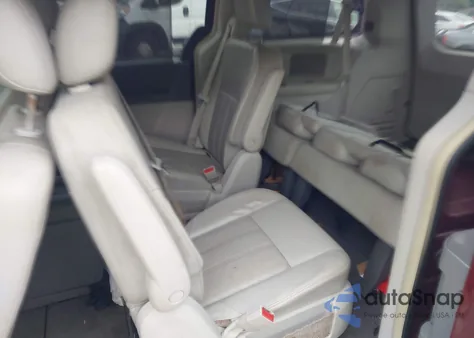 2008 Chrysler Town & Country Touring z USA, uszkodzony, nr VIN 2A8HR54P38R730864